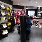 Virksomhet 7 bilde HUNKEMÖLLER Butikkhandel med klær i Sandvika 02