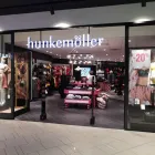 Virksomhet 9 bilde HUNKEMÖLLER Butikkhandel med klær i Sandvika 02