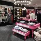Virksomhet 10 bilde HUNKEMÖLLER Butikkhandel med klær i Sandvika 02