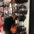 Virksomhet 4 bilde HUNKEMÖLLER Butikkhandel med klær i Jessheim 02