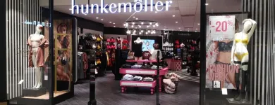 Virksomhet 9 bilde HUNKEMÖLLER Butikkhandel med klær i Sandvika 02