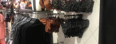 Virksomhet 4 bilde HUNKEMÖLLER Butikkhandel med klær i Jessheim 02