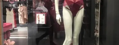 Virksomhet 6 bilde HUNKEMÖLLER Butikkhandel med klær i Jessheim 02